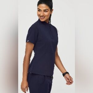 FIGS Insiza slim fit mandarin collar scrub top